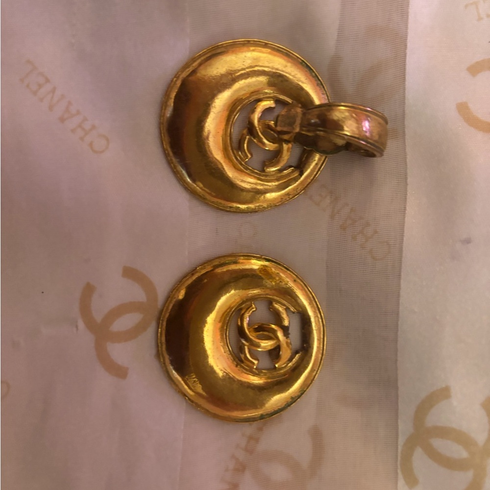 AUTHENTIC VINTAGE CHANEL CLIP EARRINGS -2 way, minus 1 piece